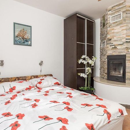1 Bedroom Beautiful Apartment In Vrh Vrh  المظهر الخارجي الصورة