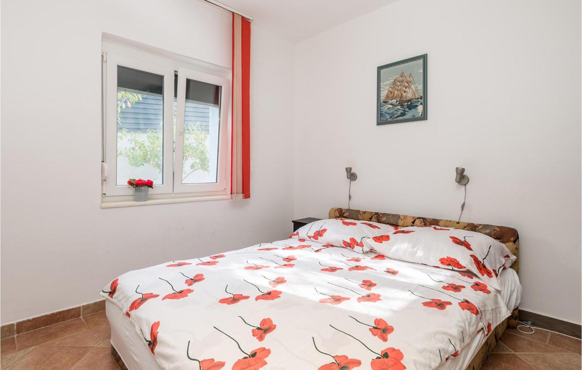 1 Bedroom Beautiful Apartment In Vrh Vrh  المظهر الخارجي الصورة