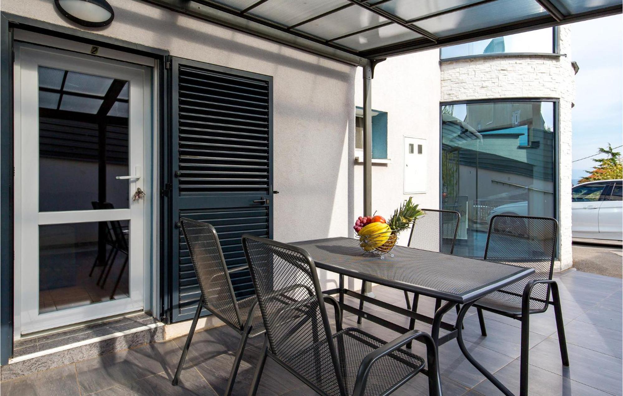1 Bedroom Beautiful Apartment In Vrh Vrh  المظهر الخارجي الصورة